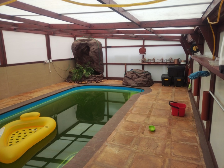 7 Bedroom Property for Sale in Brackenfell Central Western Cape